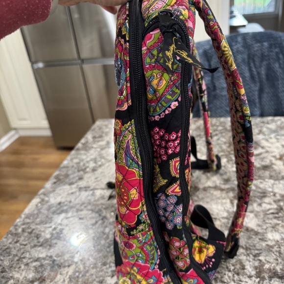 Vera Bradley Floral backpack in GREAT condition - Picture 4 of 8
